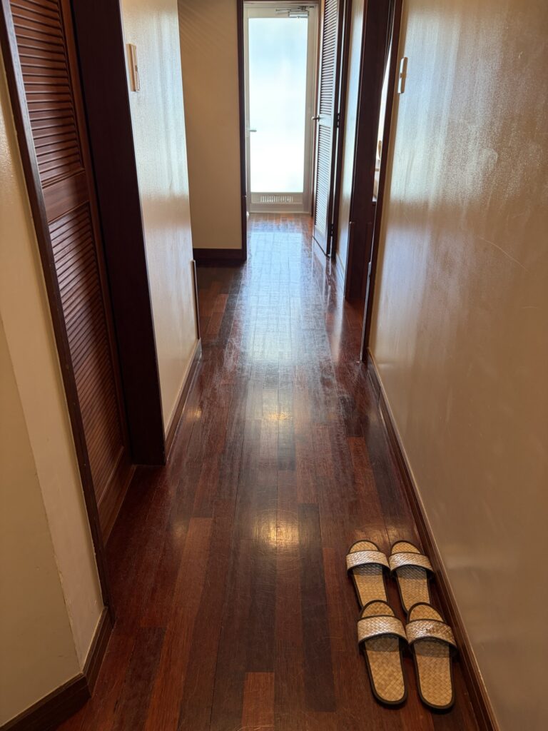 アゼリア棟の廊下